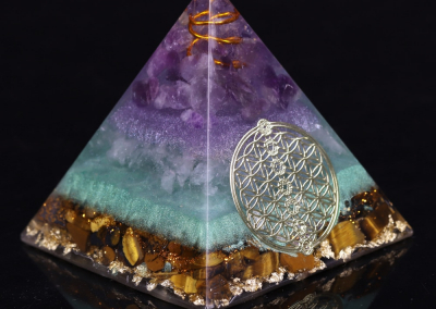 Healing Crystal Gold Wire Orgone Pyramid Stone Figurine Energy Generator For Meditation Reiki Balancing