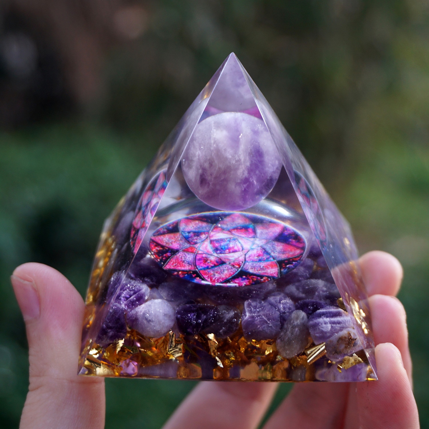 Handmade Orgonite Pyramid 60mm Amethyst Crystal Sphere With Amethyst Natural Cristal Stone Orgone Energy Healing Orgone